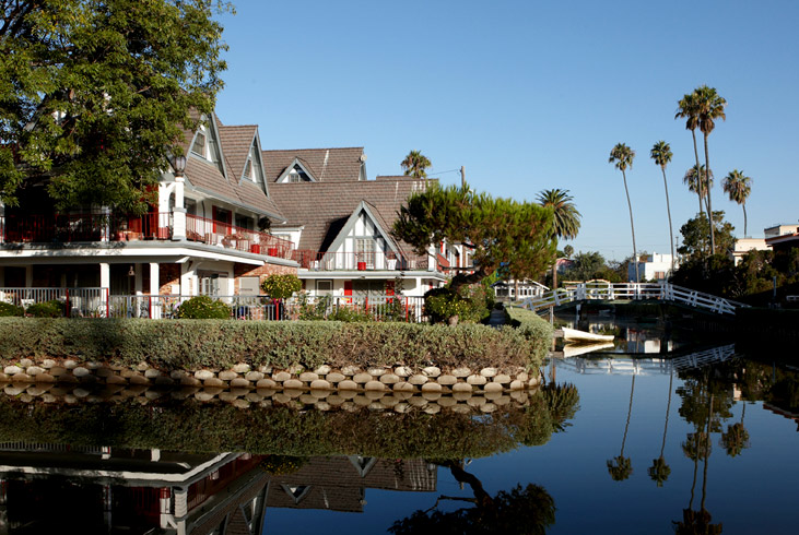 Wind around the Venice Canals.
